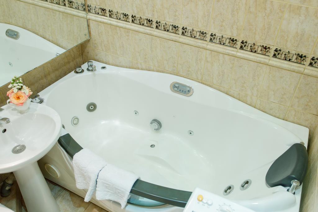 Studio De Luxe With Jacuzzi Sumy Exterior foto