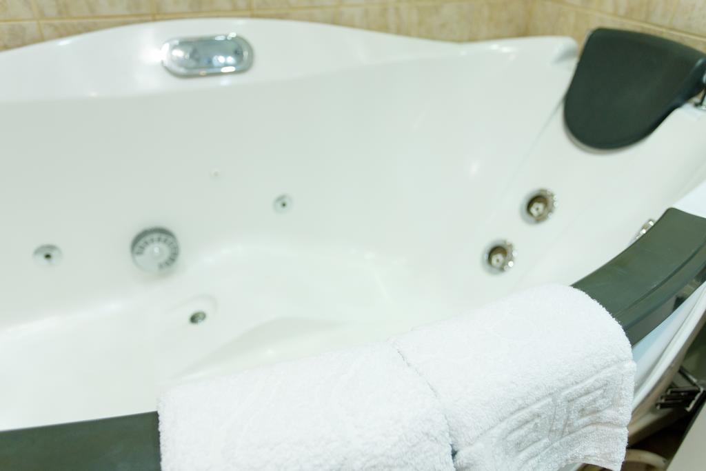Studio De Luxe With Jacuzzi Sumy Exterior foto