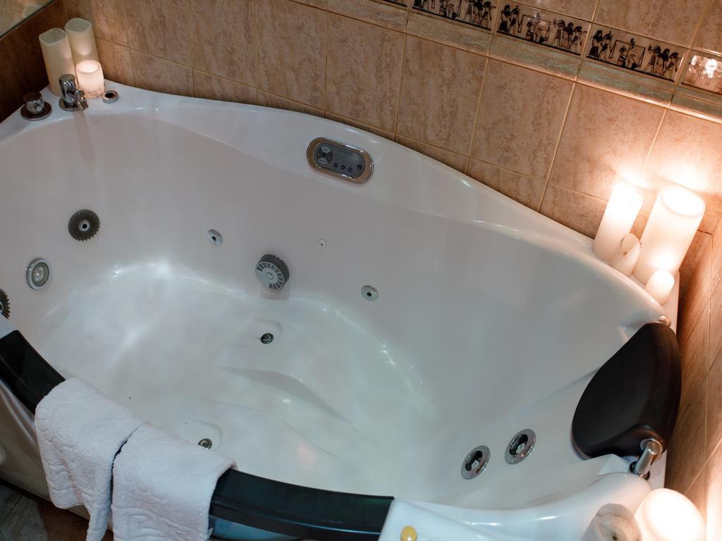 Studio De Luxe With Jacuzzi Sumy Exterior foto